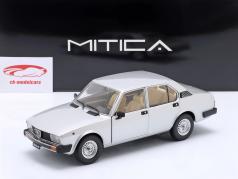 Alfa Romeo Alfetta Berlina 2000L Anno di costruzione 1978 argento 1:18 Mitica