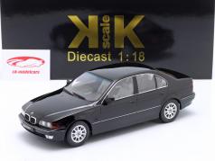 BMW 528i (E39) limousine Bouwjaar 1995 zwart metalen 1:18 KK-Scale