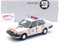 Volvo 340 Polizia Stradale Olanda 1987 bianco 1:18 Triple9