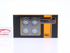 Pneus et jantes Set (4 pièces) Saab avec Rester 1:18 Ixo