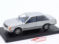 Opel Senator 3.0 E bouwjaar 1978 zilver 1:24 Hachette