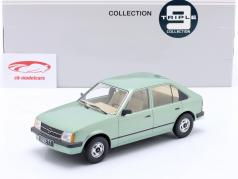 Opel Kadett D Baujahr 1984 hellgrün metallic 1:18 Triple9