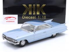 Cadillac Series 62 Coupe DeVille Baujahr 1961 hellblau metallic 1:18 KK-Scale