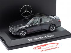Mercedes-Benz Eクラス リムジン (W214) 建設年 2024 グラファイトグレー 1:43 Norev
