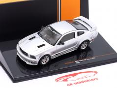 Ford Mustang Saleen S281 Byggeår 2005 sølvgrå metallisk 1:43 Ixo