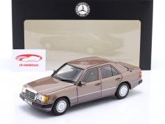 Mercedes-Benz 230E (W124) 建設年 1989-1993 ローズウッド メタリックな 1:18 Norev