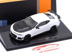 Chevrolet Camaro ZL1 建设年份 2019 白色的 / 黑色的 1:43 Ixo