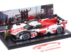 Toyota GR010 Hybrid #8 Ganador 24h LeMans 2022 con Taza Toyota Gazoo 1:43 Spark