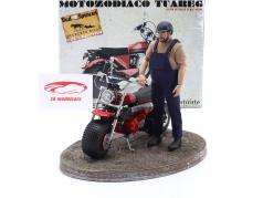Motozodiaco Tuareg 1972 con cifra Bud Spencer 1:12 Infinite Statue