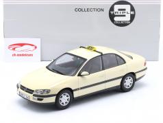 Opel Omega B Taxi Deutschland Baujahr 1996 elfenbein 1:18 Triple9
