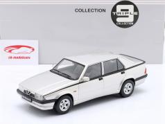 Alfa Romeo 75 Baujahr 1991 silber metallic 1:18 Triple9