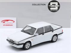 Alfa Romeo 75 Byggeår 1991 hvid 1:18 Triple9