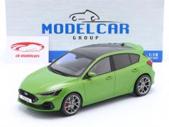 Ford Focus ST Année de construction 2022 vert métallique 1:18 ModelCar Group