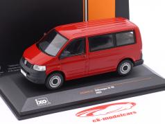 Volkswagen VW T5 Kleinbus Baujahr 2003 rot 1:43 Ixo