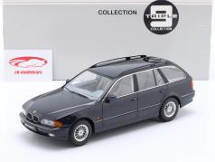 BMW 5 Series Touring (E39) Byggeår 1998 orientere blå metallisk 1:18 Triple9