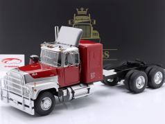 Mack RL 700L Truck Ano de construção 1974 vermelho metálico / prata 1:18 Road Kings