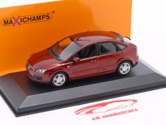 Ford Focus Anno di costruzione 2004 rosso scuro metallico 1:43 Minichamps