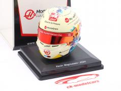 Kevin Magnussen #20 MoneyGram Haas F1 Team formula 1 2024 helmet 1:5 Spark