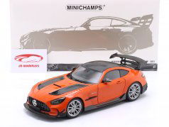 Mercedes-Benz AMG GT Byggeår 2021 orange / sølv Fælge 1:18 Minichamps