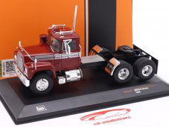 Mack R-Series SZM Byggeår 1966 rød / sølv 1:43 Ixo