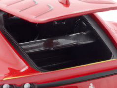 Ferrari 812 Competizione Année de construction 2021 rouge 1:18 Bburago