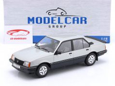 Opel Ascona C Año de construcción 1981 plata 1:18 ModelCar Group