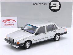 Volvo 760 Turbo Baujahr 1985 silber metallic 1:18 Triple9