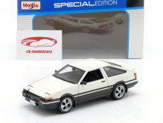 Toyota Sprinter Trueno AE86 Ano de construção 1979 branco 1:24 Maisto