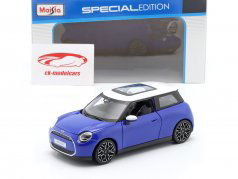 Mini Cooper SE (J01) синий / белый 1:24 Maisto