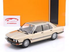 BMW 520i (E28) Año de construcción 1987 oro metálico 1:18 Ixo