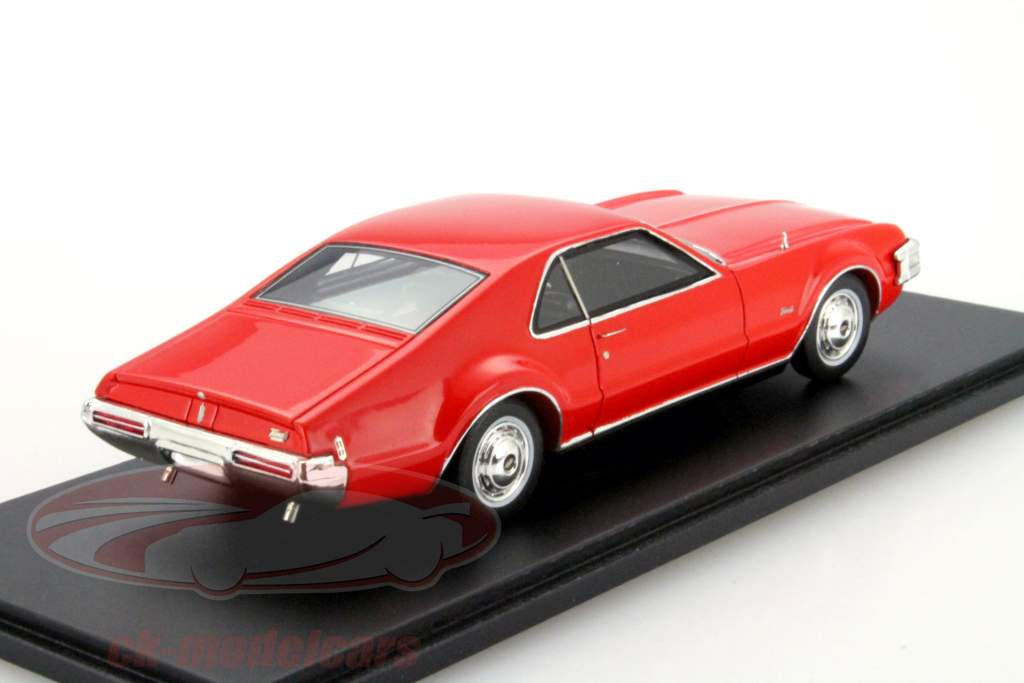 Oldsmobile Toronado Год 1968 красный 1:43 Spark