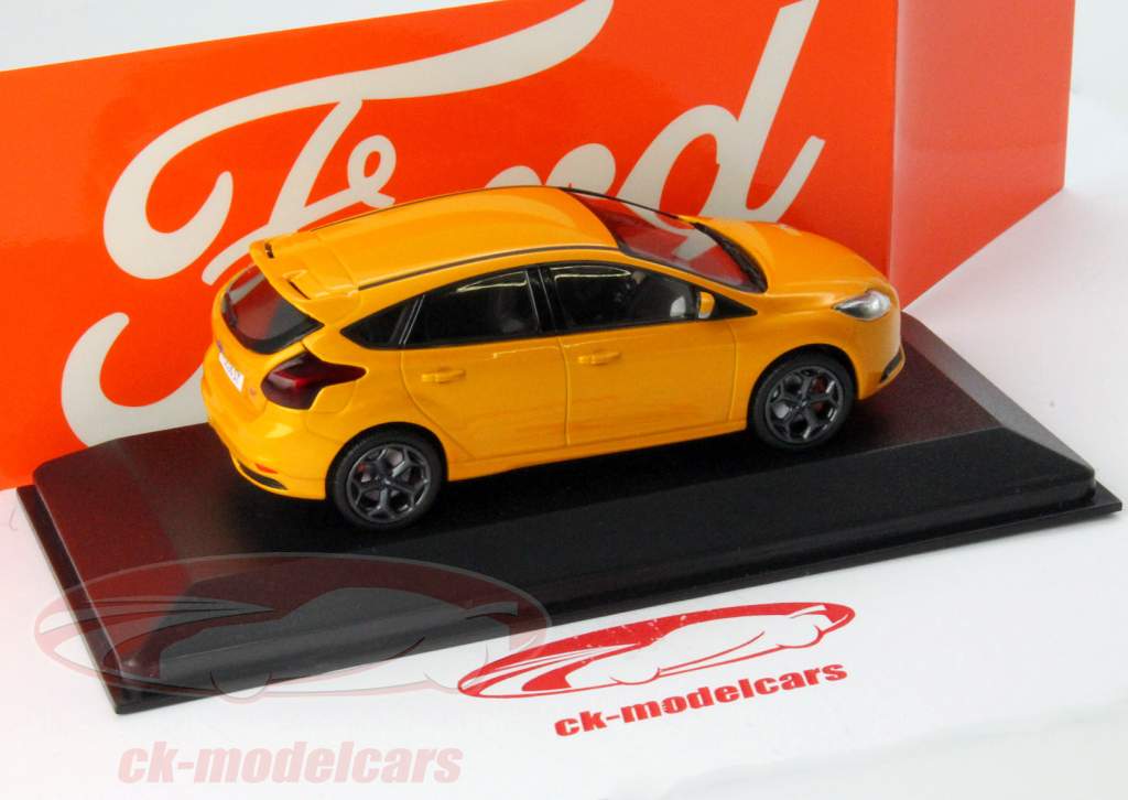 Ford Focus 意法半导体 年 2012 橙 金属的 1:43 MINICHAMPS