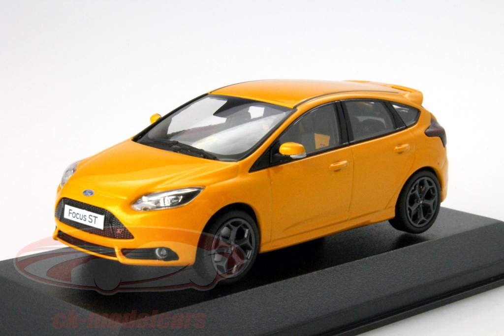 Ford Focus 意法半导体 年 2012 橙 金属的 1:43 MINICHAMPS