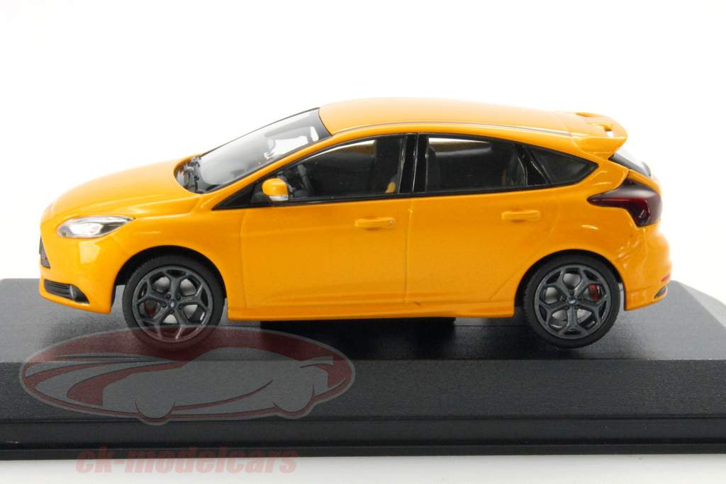 Ford Focus 意法半导体 年 2012 橙 金属的 1:43 MINICHAMPS