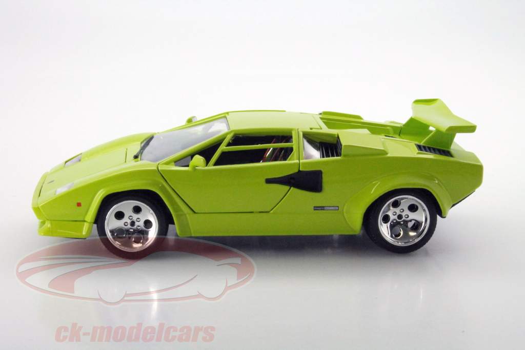 Lamborghini Countach 5000 Quattrovalvole vert 1:18 Bburago
