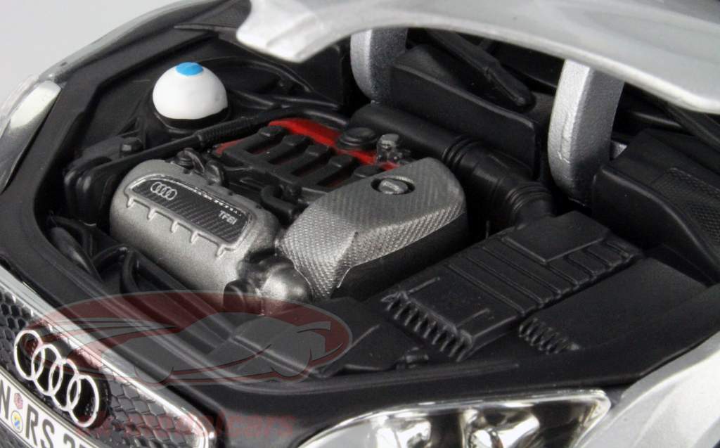 アウディ TT RS 銀 1:18 完成モデル