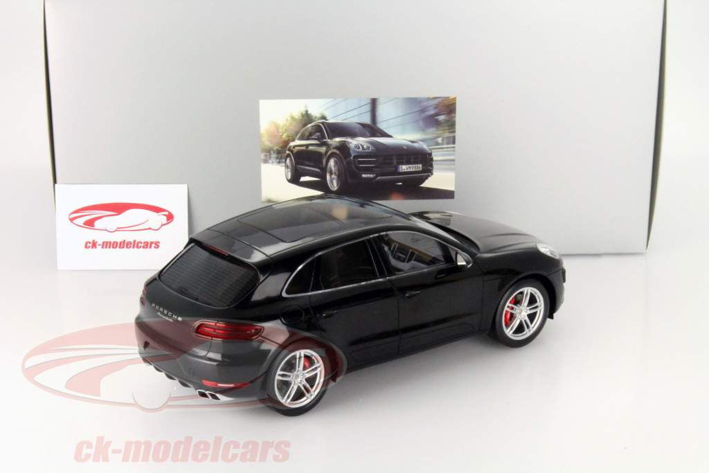 ポルシェ Macan ターボ 濃い黒 メタリック 1:18 Spark