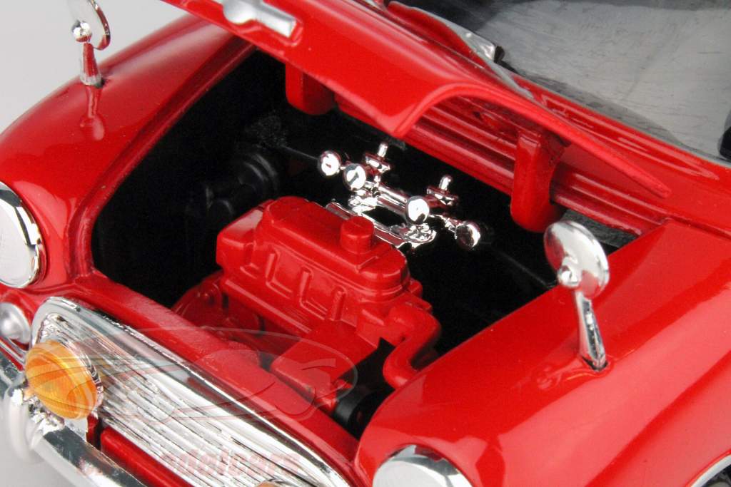 Old Мини Cooper красный / белый 1:18 MotorMax