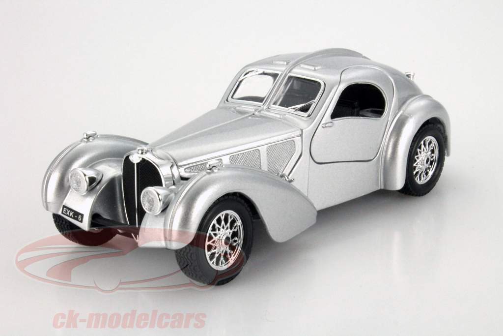 Bugatti Atlantic Año 1936 plata 1:24 Bburago