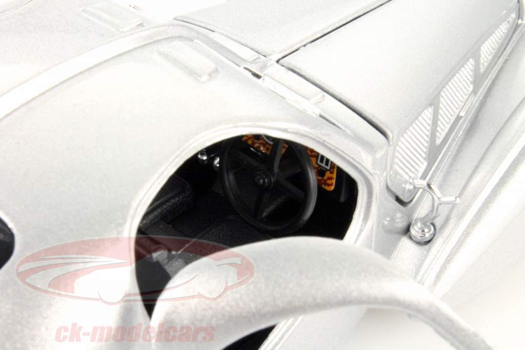 Bugatti Atlantic Anno 1936 argento 1:24 Bburago