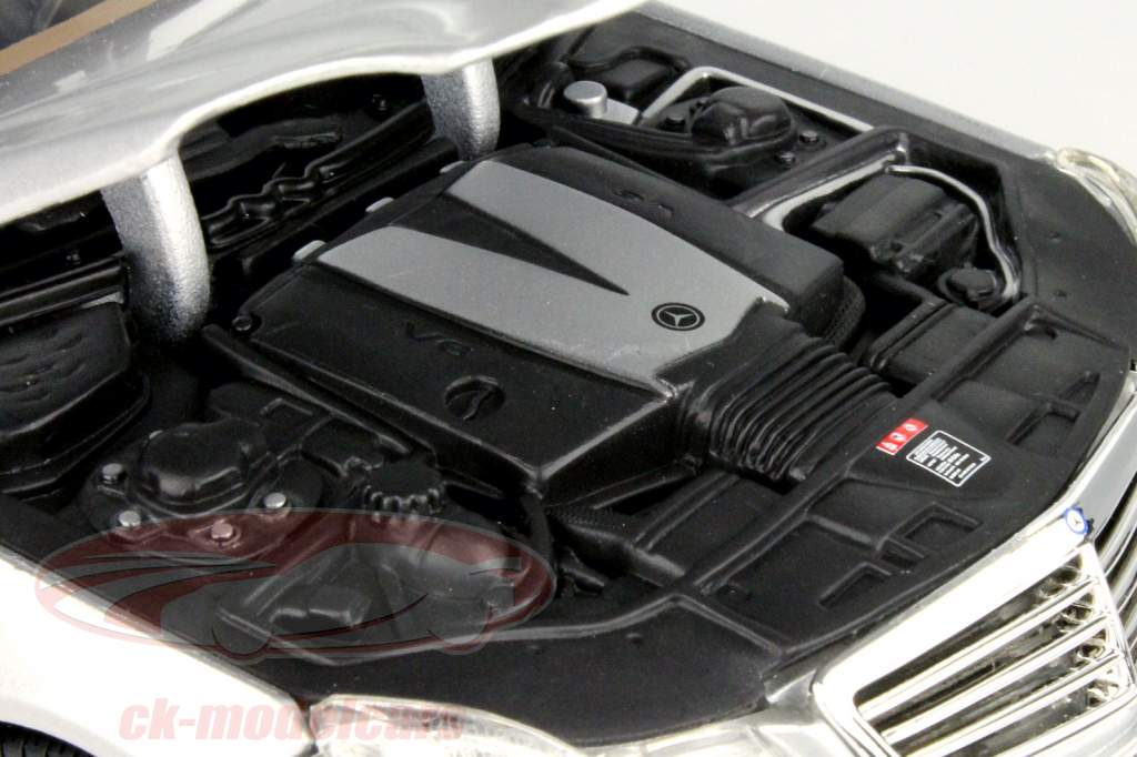 Mercedes-Benz E-Class Year 2009 silver 1:18 Maisto