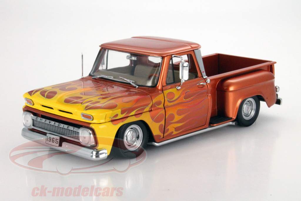 Chevrolet Корвет C-10 Stepside Пикап Lowrider 1965 оранжевый металлический 1:18 SunStar