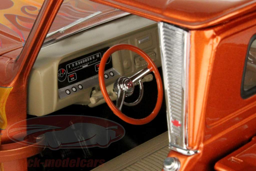 Chevrolet Корвет C-10 Stepside Пикап Lowrider 1965 оранжевый металлический 1:18 SunStar