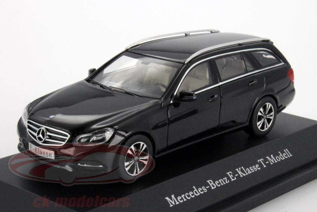 Minichamps 1:43 Mercedes-Benz E-Class T-Model S212 obsidian