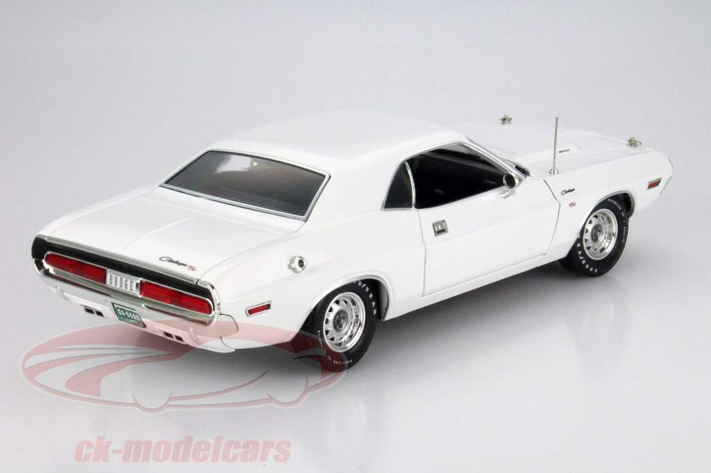 Dodge Challenger R / T Año 1970 blanco 1:18 Greenlight