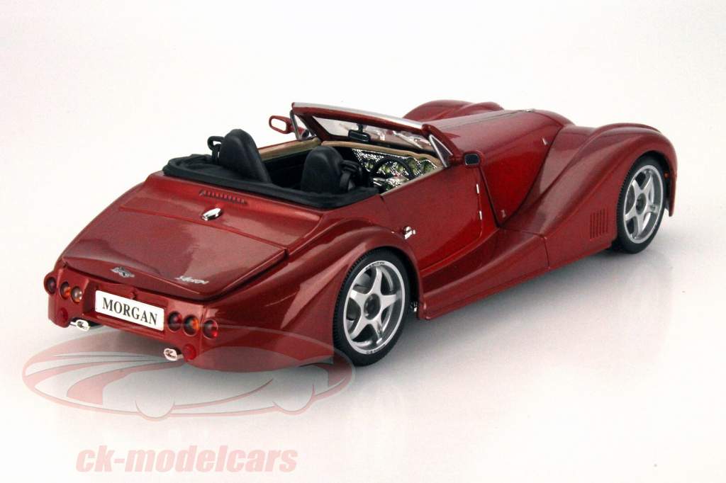 Морган Куда 8 красный 1:18 Bburago