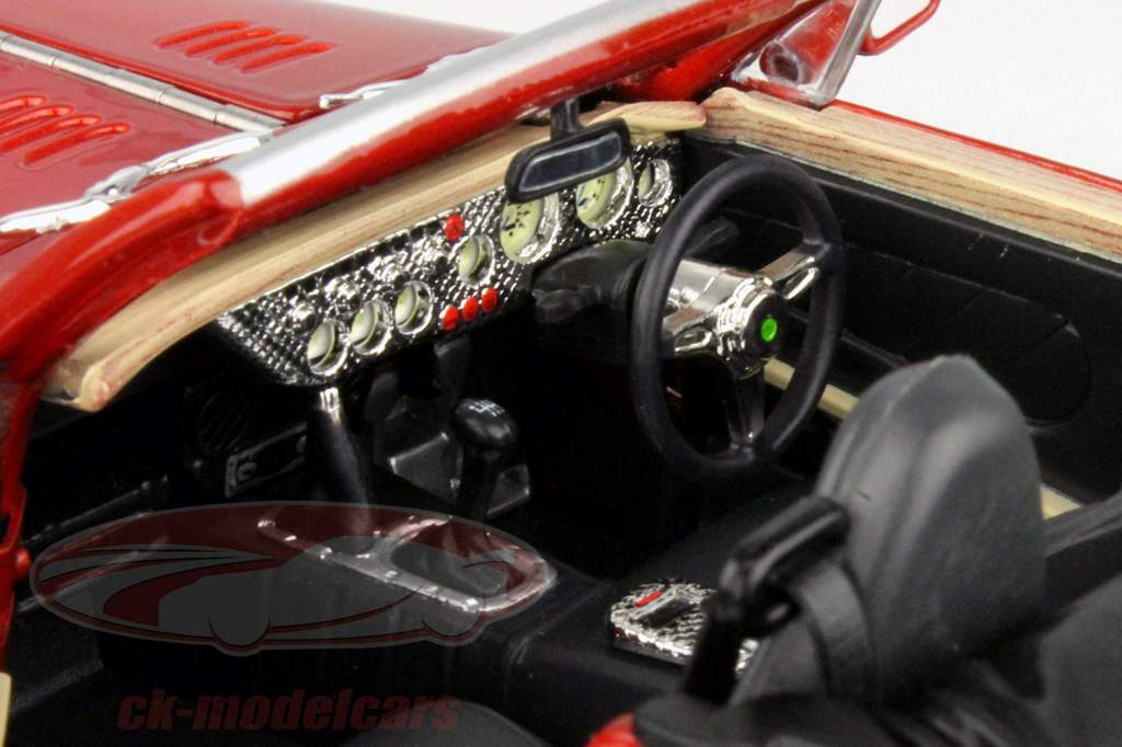 Морган Куда 8 красный 1:18 Bburago