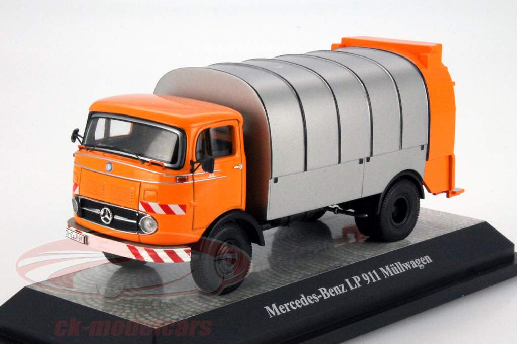 Premium Classixxs 1:43 Mercedes-Benz LP911 Garbage truck