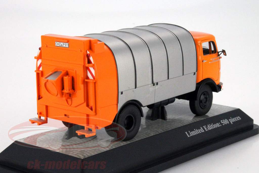 Premium Classixxs 1:43 Mercedes-Benz LP911 Garbage truck