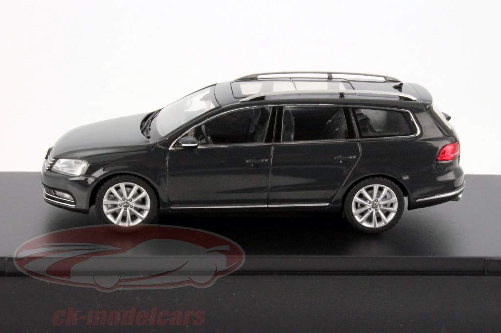 Volkswagen VW Passat Variant Year 2010 mocha gray 1:43 Schuco